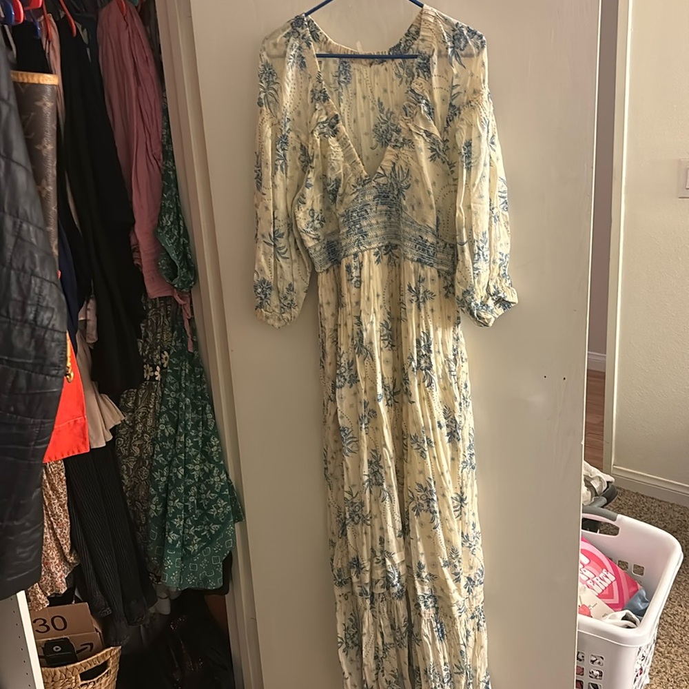 Never Worn Free People XL! More cream than white. Very flowy and flattering